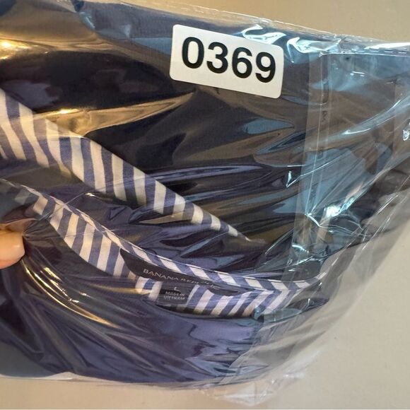 Banana Republic Women’s Large Navy Blue Stripe Sweatshirt - Picture 9 of 9